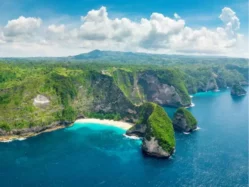 5 Pantai Paling Eksotis di Nusa Penida yang Wajib Dikunjungi